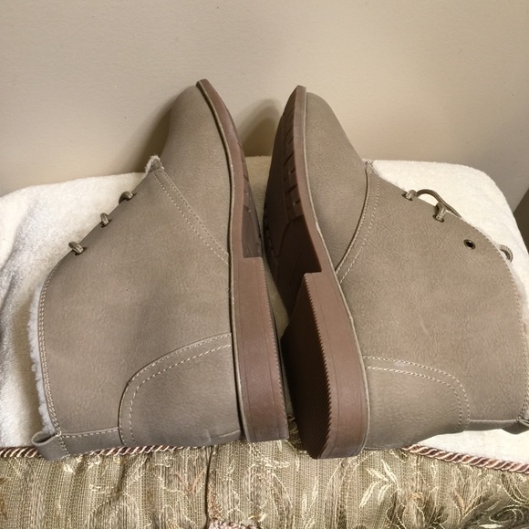New Mountain sole women’s Charlie ankle booties - Picture 7 of 7